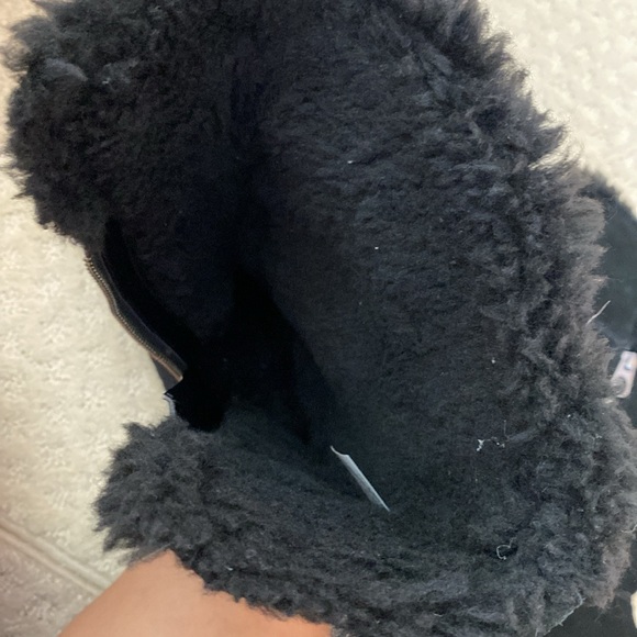 NWOT UGGs Koolabura - Picture 9 of 9